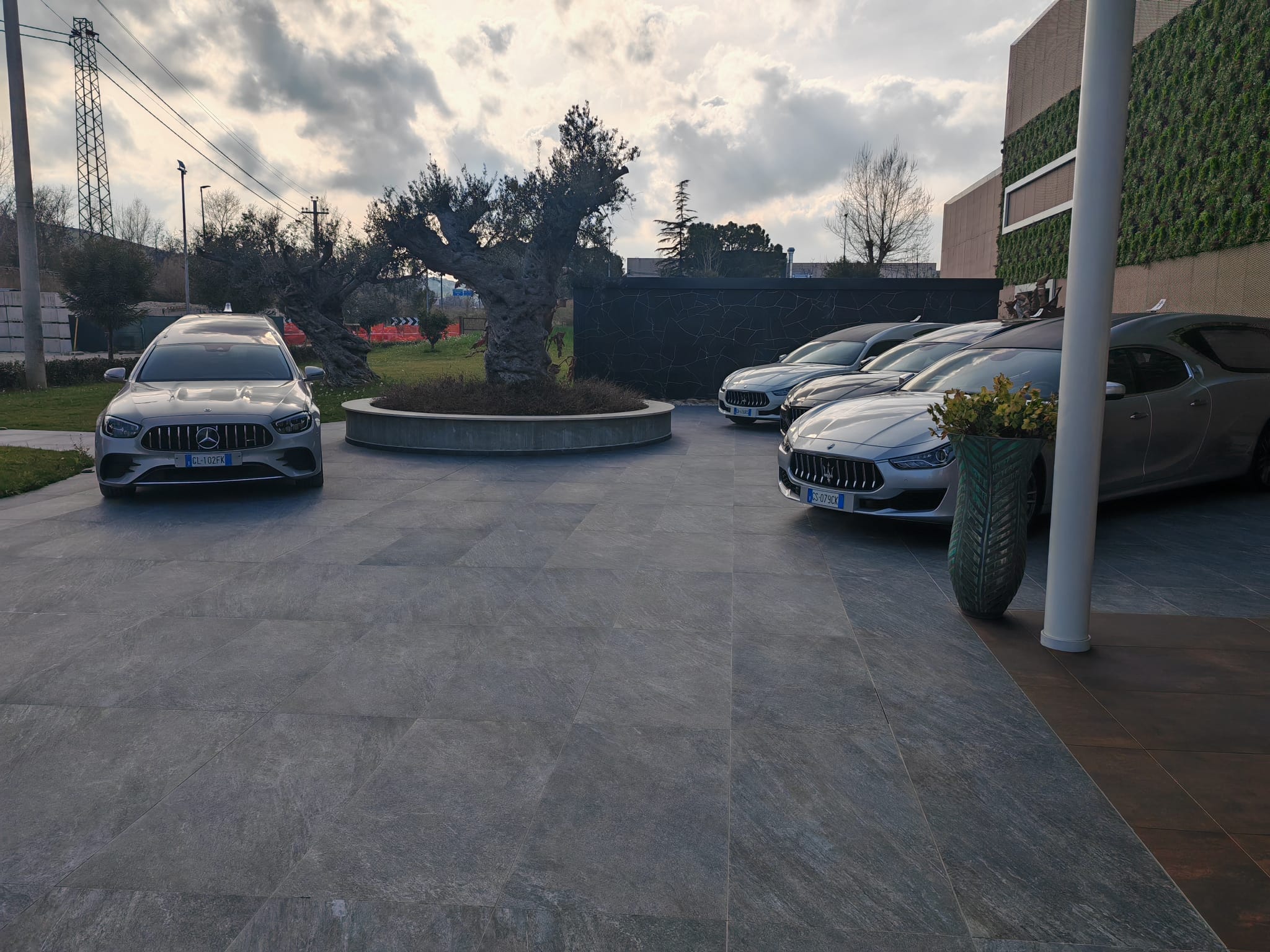 Noleggio autofunebri - Foto 4